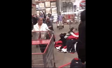 王府井获得免税品经营资质的视频,王府井获得免税牌照