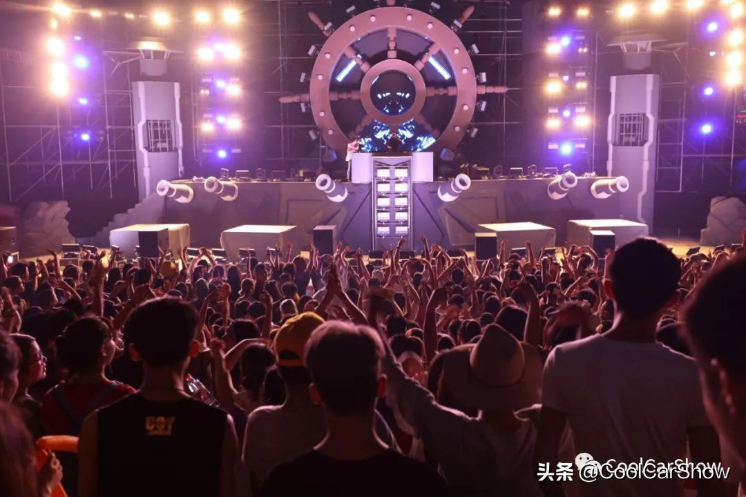 鸟巢体育馆有几个足球场,六个鸟巢