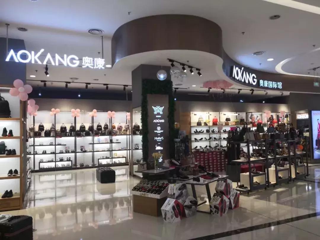 你身上穿的所有衣服,你身上穿的这件衣服有大号的吗