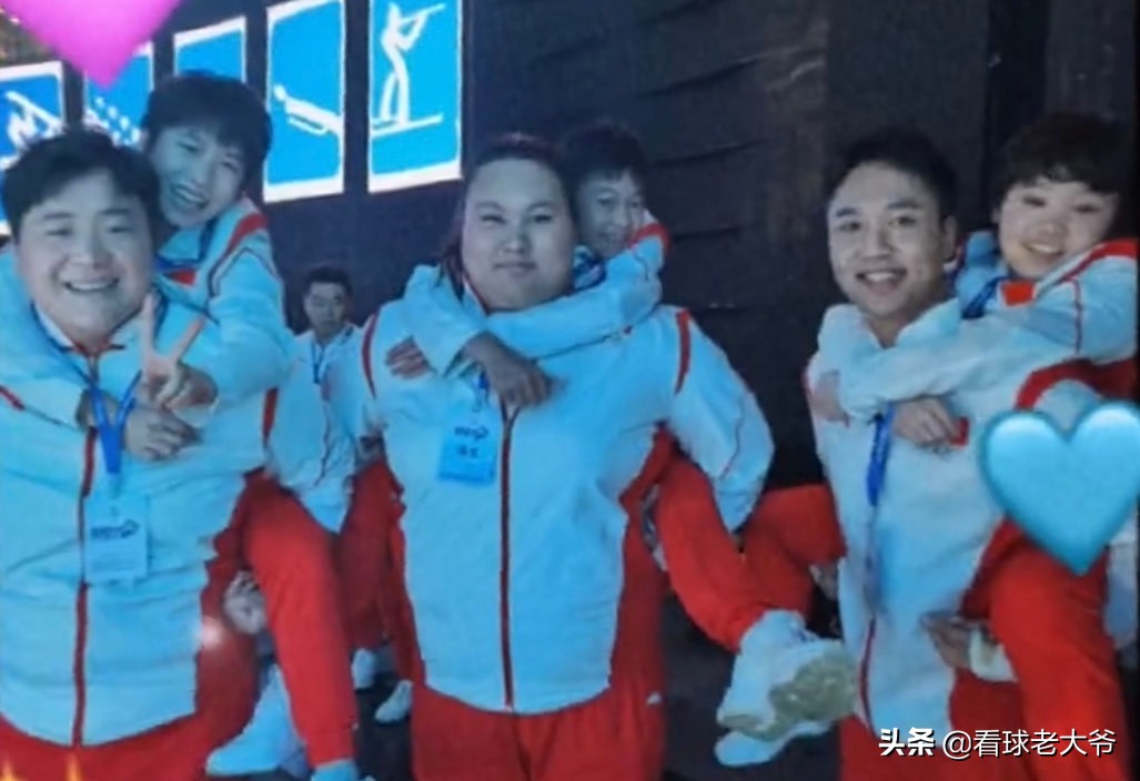 李雯雯全红婵合影,全红婵人偶挂件