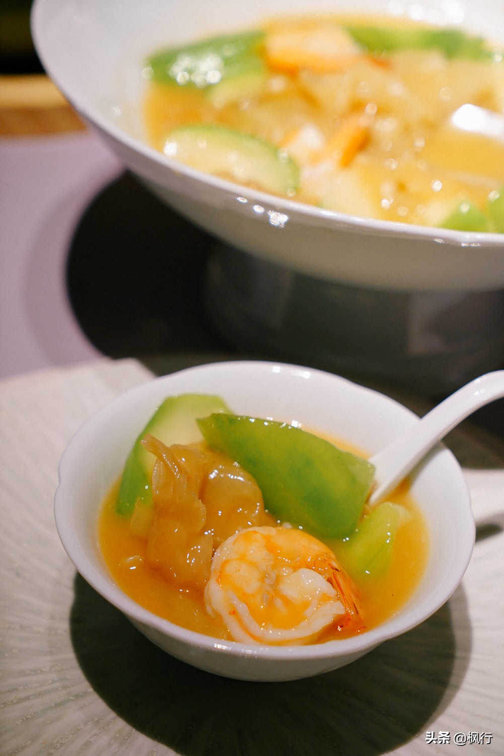 这家北京二环内的粤菜馆，装修获大奖，松板肉、乳鸽、罗氏虾惊艳