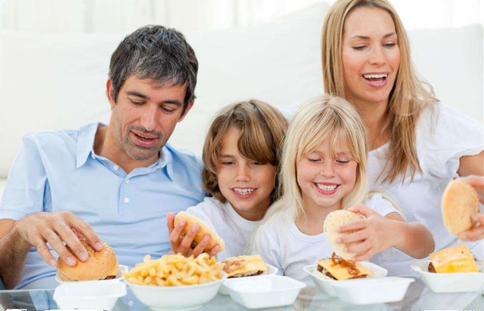 颗粒掉进沙发怎么清理,沙发掉粉末怎么处理