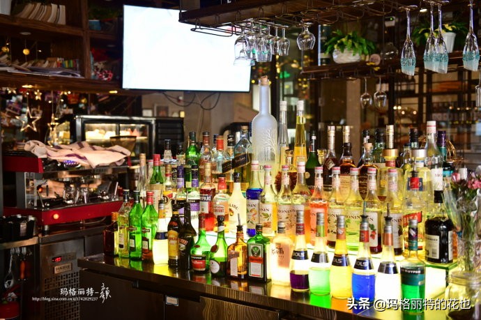 网红餐厅“胡桃里”的绿植布置|行摄