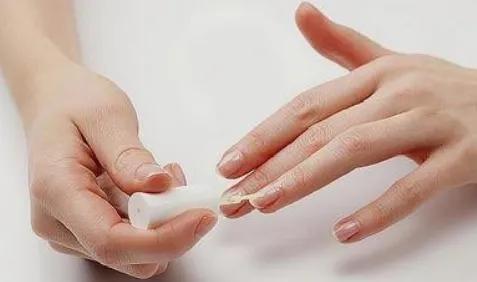 新手涂指甲油教程,指甲油怎么做