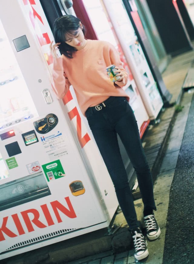 袁冰妍穿高腰牛仔裤vans,袁冰妍牛仔裤运动鞋