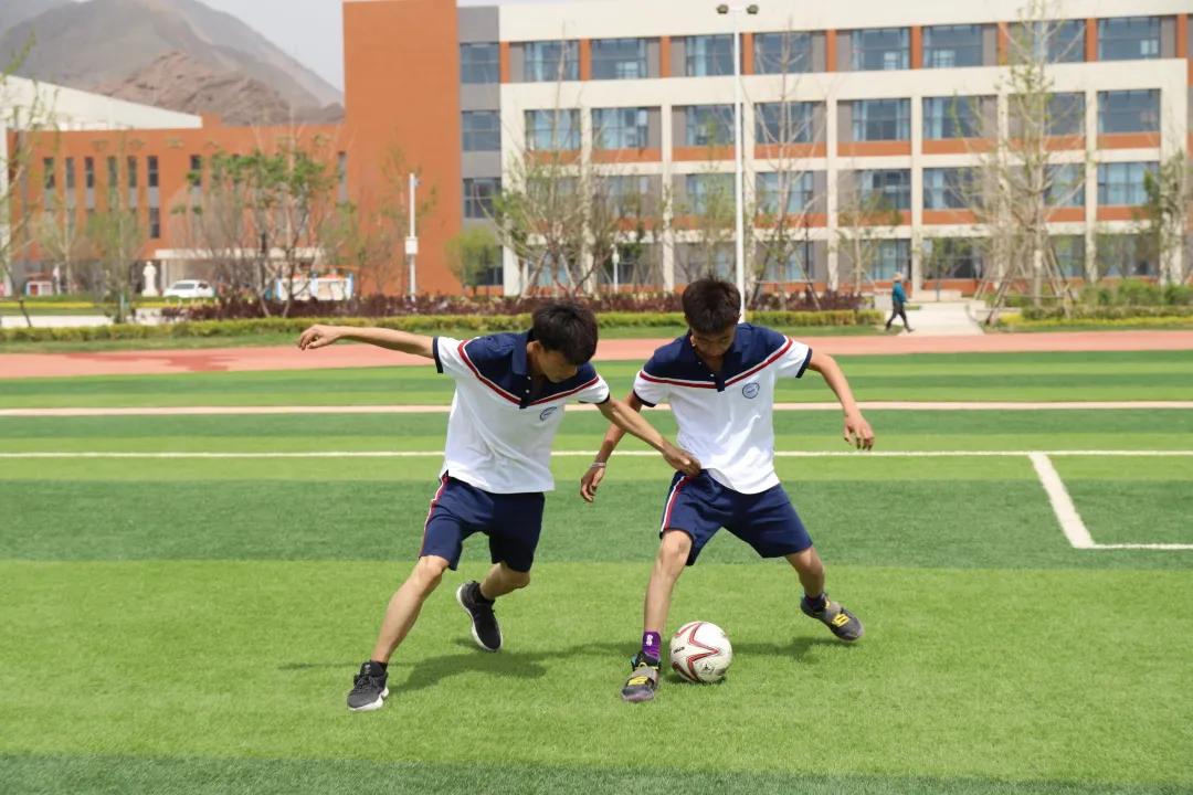 閫傚悎灏忓鐢熷湪瀛︽牎绌跨殑澶忚,鏍″洯澶忚鏂版