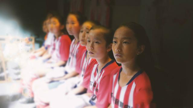 潘长江《疯狂老爹》，模仿周星驰《少林足球》，首日票房不足百万