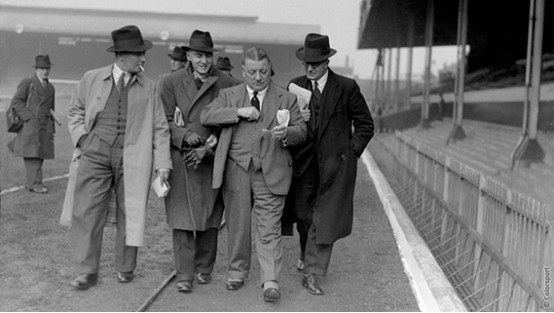 足球与篮球内部的区别,足球转播与现场区别