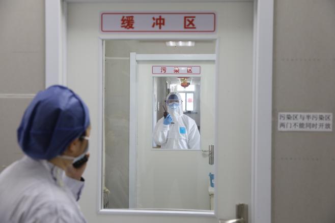 最温暖的纯白铠甲，最无畏的烽烟护佑——中国医科大学附属第四医院发热门诊及发热病房团队