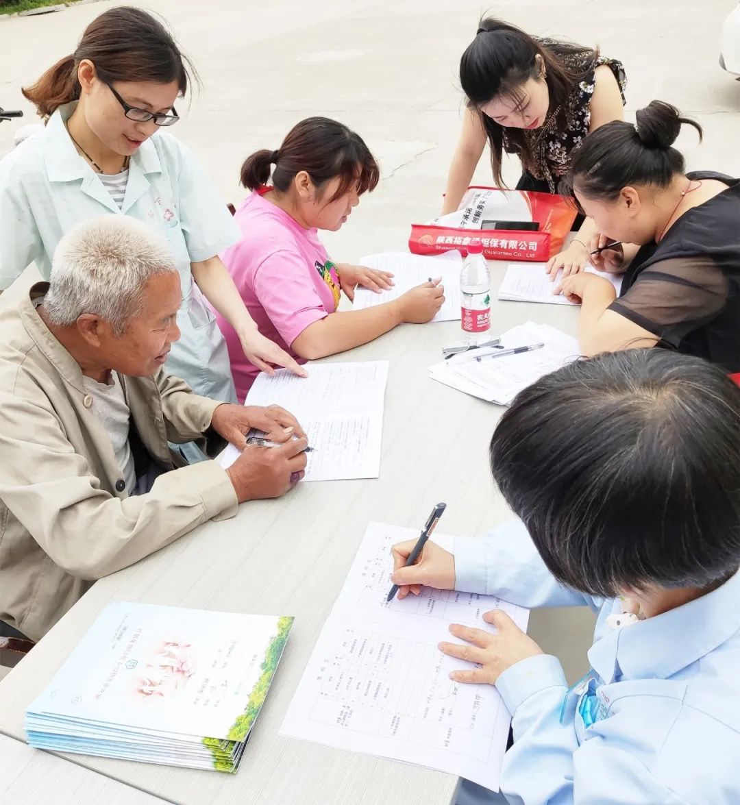 以平凡历炼优秀,让优秀成为习惯三秦最美医务工作者——省地方病防治研究所省皮防所医院院长张虹