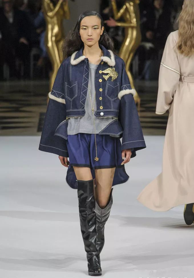 穿上长筒靴，拥有逆天长腿的同时还可以跟秋裤saybyebye