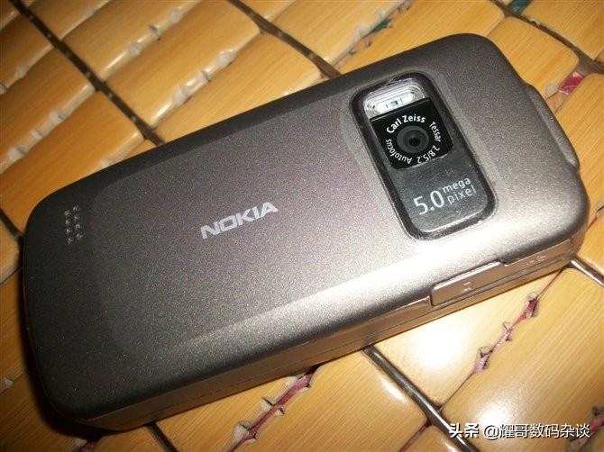 诺基亚x6当年卖到3000了吗,诺基亚现在的新版手机价格