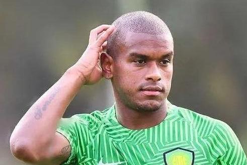 太业余了！国安“*底卧**”助力对手拿到分数，李铁还敢征召他吗？