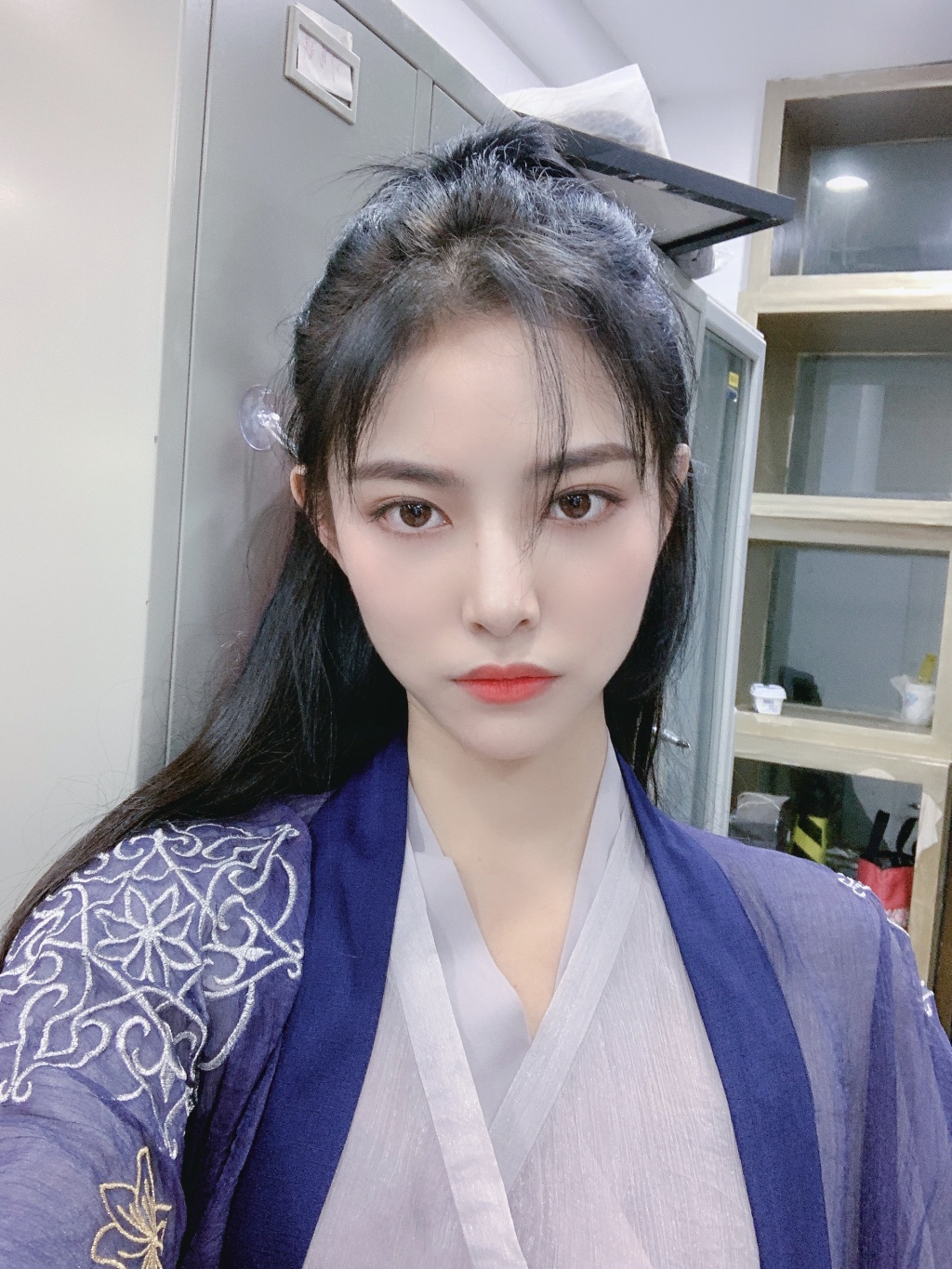 许佳琪猫尾造型图片,猫系长相适合长发短发