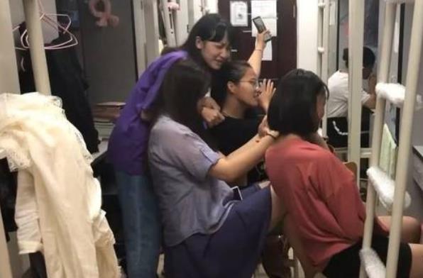 夏天宿舍没有空调降温方式,宿舍夏天热没空调怎么办