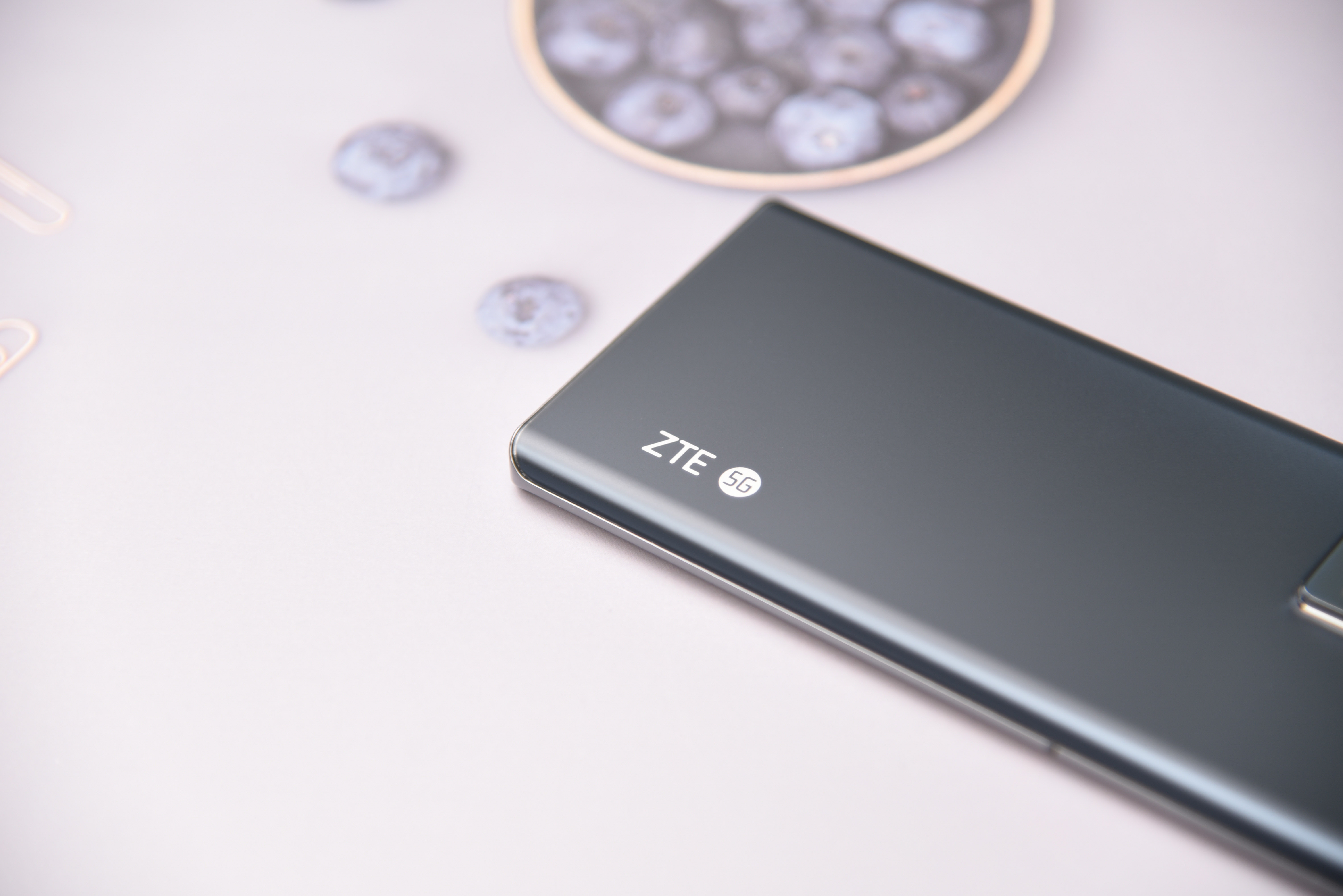 中兴axon30pro测评小白测评,中兴axon30ultra三千新机能入手吗