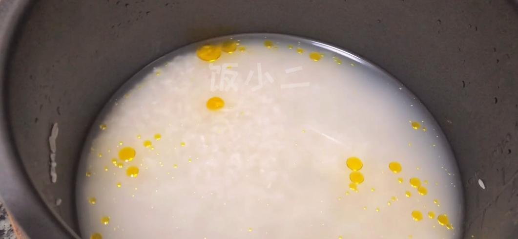 怎么用电饭煲蒸米饭又软又香,蒸米饭总是掌握不好放多少水