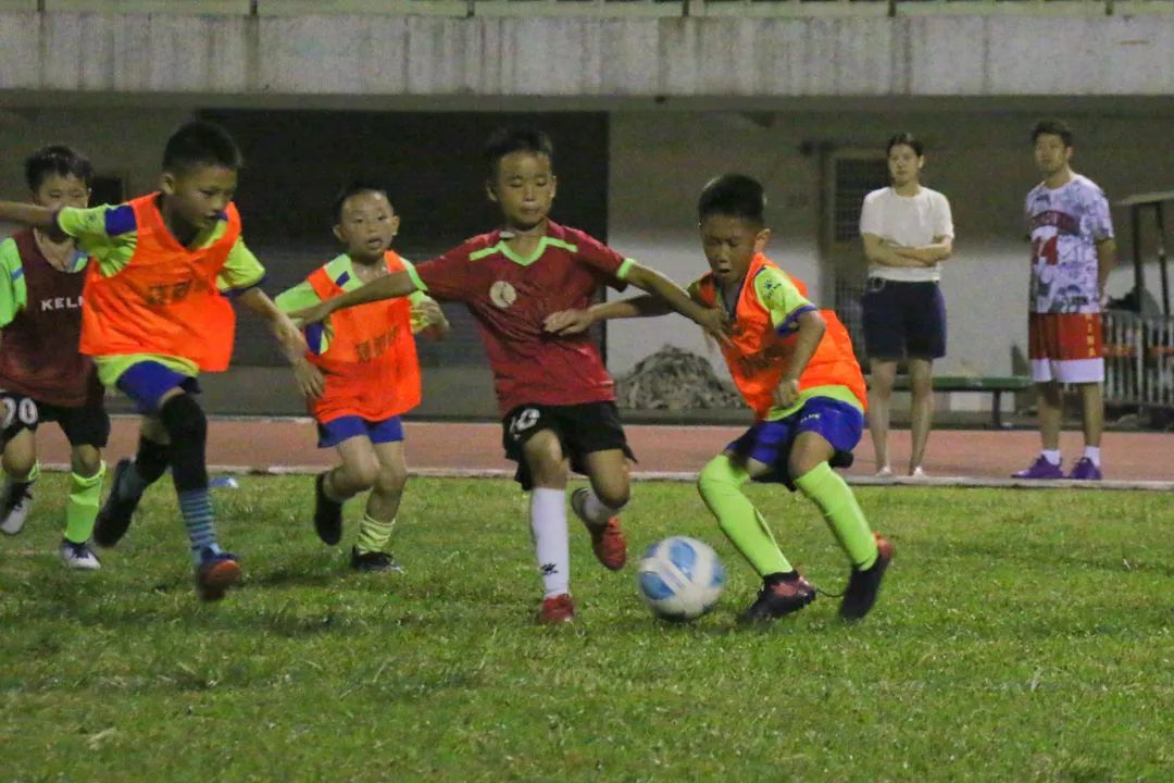 助力青少年足球普及,为青少年搭建篮球训练平台