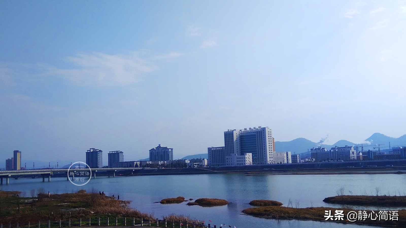 春天在眼前婉约，我们在一朵花前，聆听年少的情丝