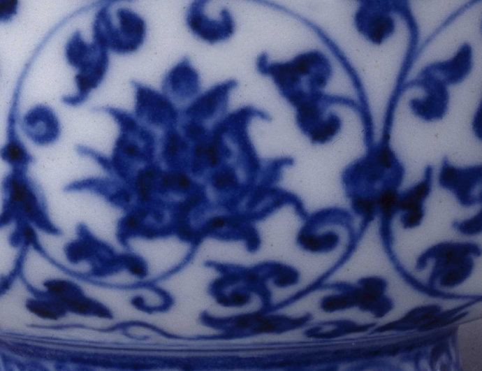 馆藏永乐青花压手杯,永乐年制青花瓷压手杯鉴定