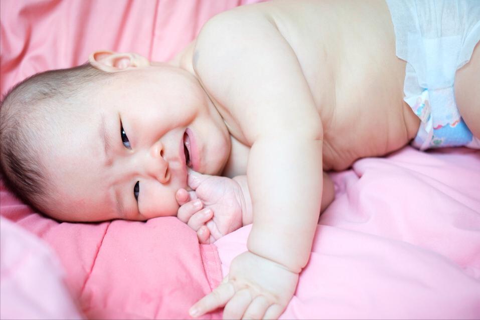 宝宝红屁屁不是纸尿裤的错,宝宝红屁屁是因为尿不湿过敏么