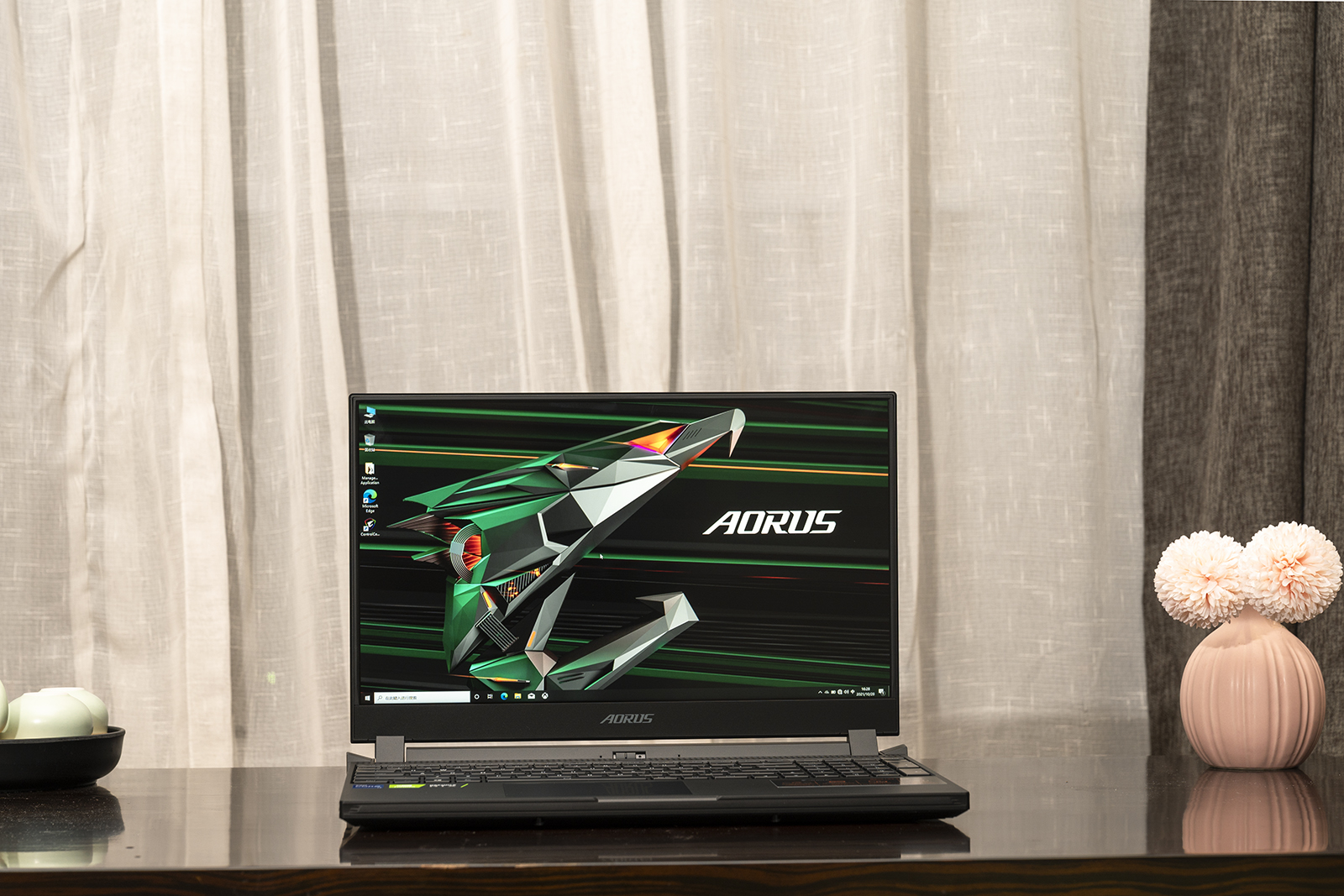 有雕牌游戏本，哪里都是电竞战场，值得游戏玩家背上的AORUS15PXD