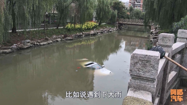 汽车座椅的头枕可以拿下来呢,汽车座椅头枕能破窗