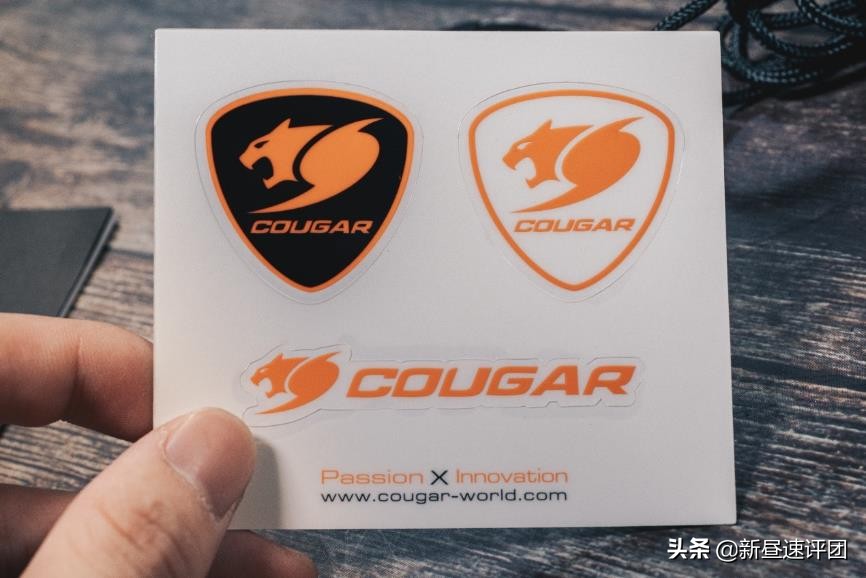 PMW3389加持，模块化设计鼠标骨伽700MEVO评测