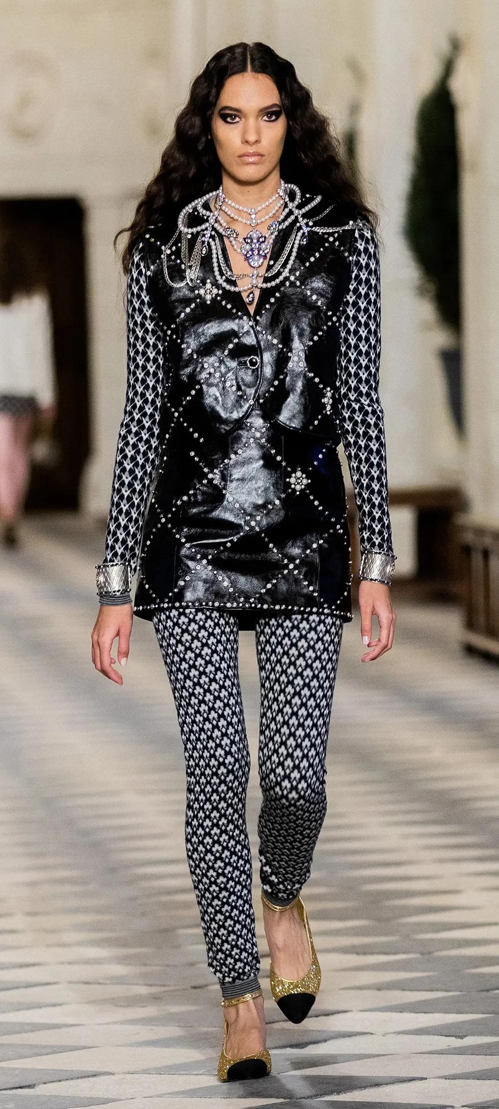 除了优雅贵气,珍珠还能休闲、叛逆、又嘻哈?