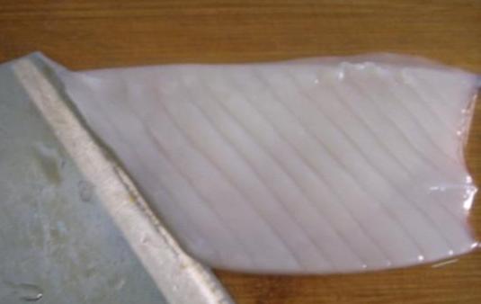 鱿鱼怎样切好看又好吃,卷卷的鱿鱼