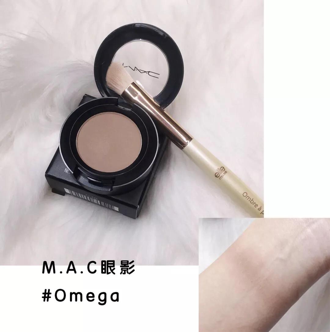 蕾哈娜邪术篇：磨皮瘦脸之外的X操作