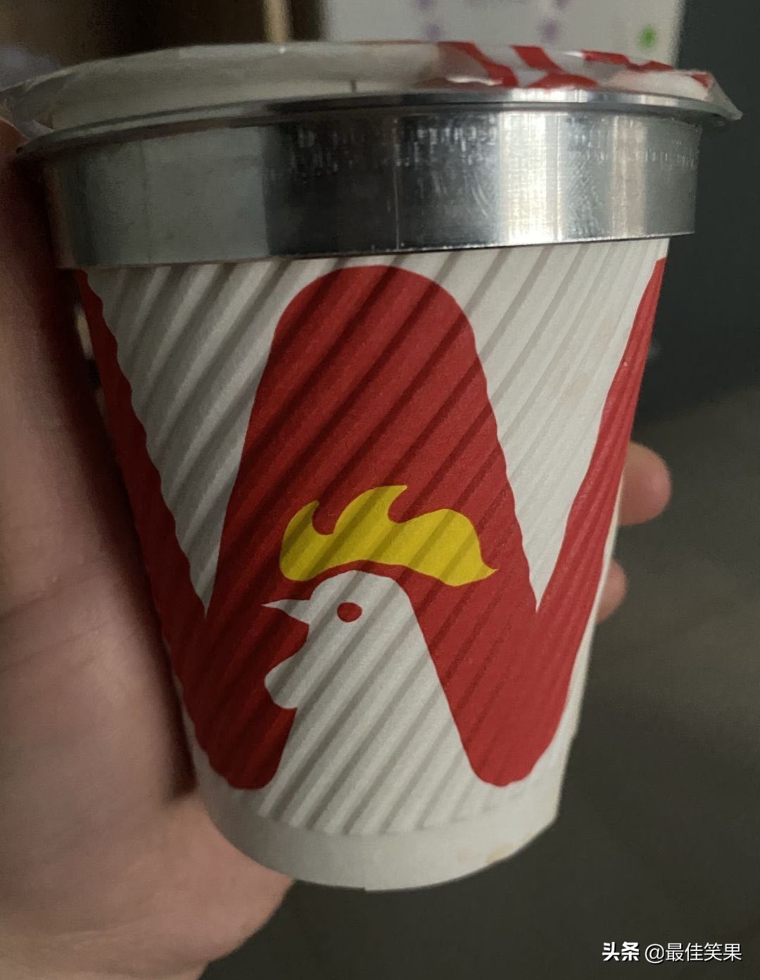 苹果手机掉进厕所里没事吧,苹果手机掉进厕所还值得修吗