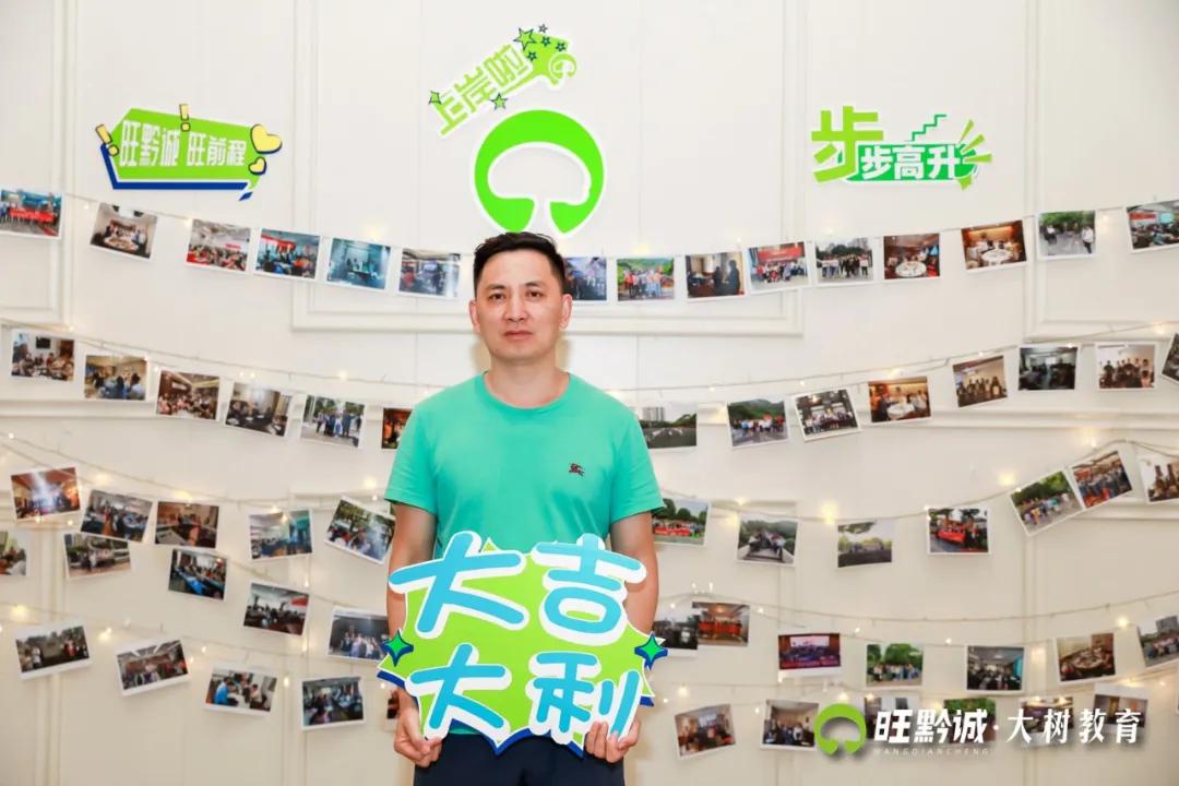 奖学金颁奖典礼完满结束主持稿,考试表彰大会进步奖怎么才能拿到