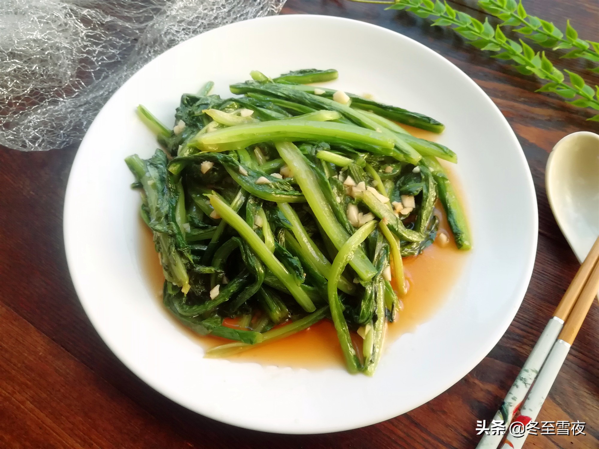 春季吃的这道时令菜清脆又爽口,春天多吃这菜清香脆嫩还去火