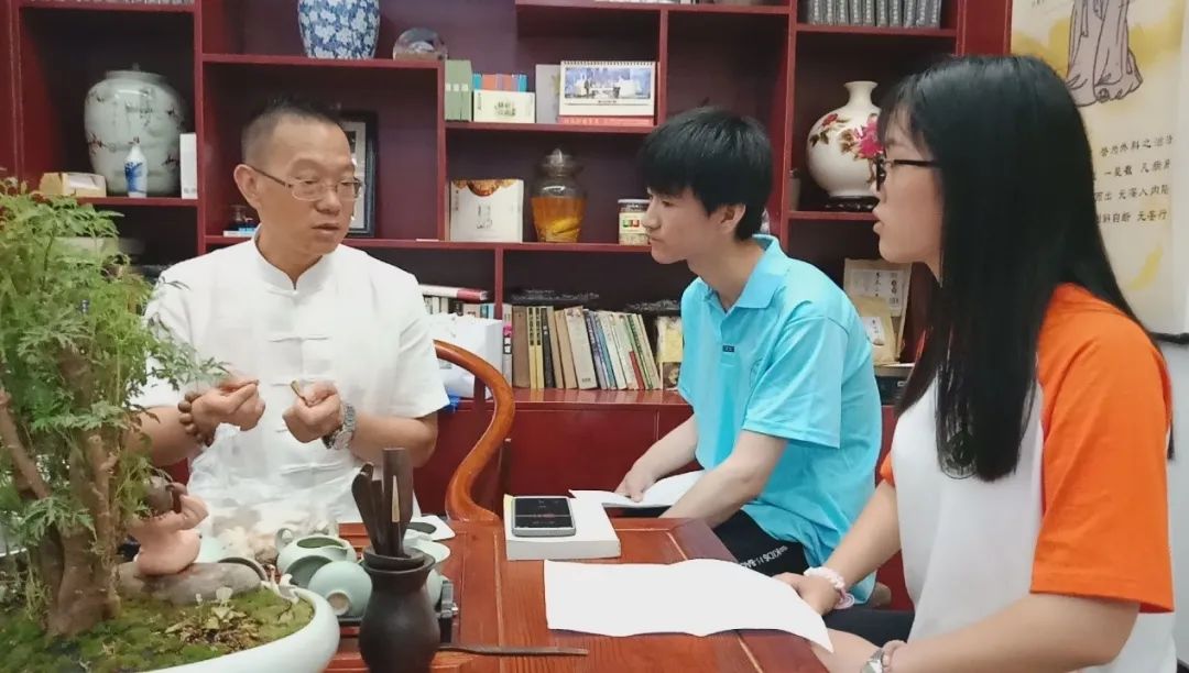 药香扑鼻医者仁心|调研队寻访洛阳杨氏沙园膏药传承人百国文