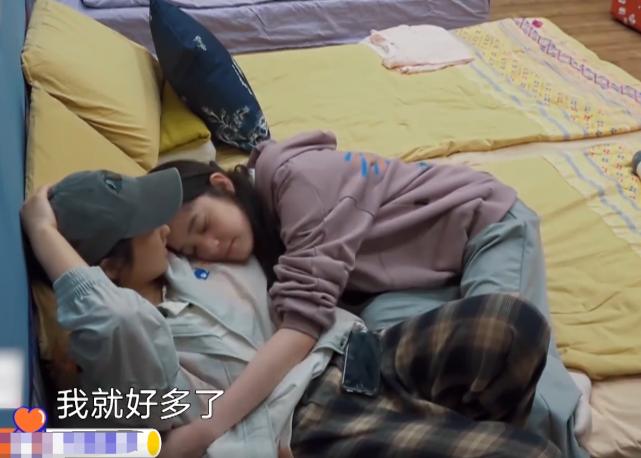 张子枫为娜娜画的画像,张子枫和欧阳娜娜的照片