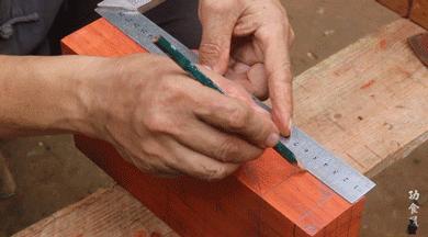 大爷造鲁班凳,60岁中国大爷徒手做鲁班凳