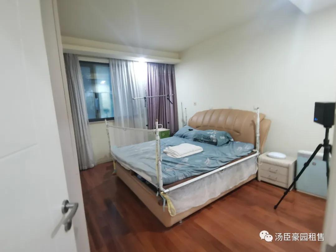 张江汤臣豪园四期新挂牌109㎡大两房一套，精装修诚意出售