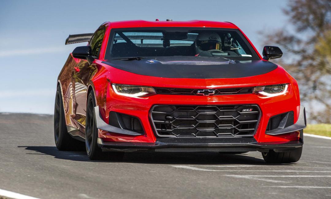 雪佛兰科迈罗第一代到第六代,雪佛兰科迈罗爆改蓝色版