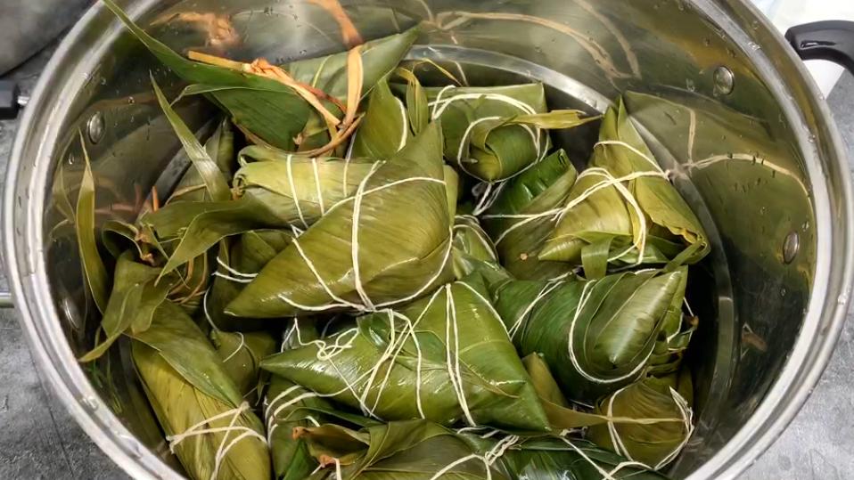 包粽子最简单的方法教程,包粽子又快又简单的方法