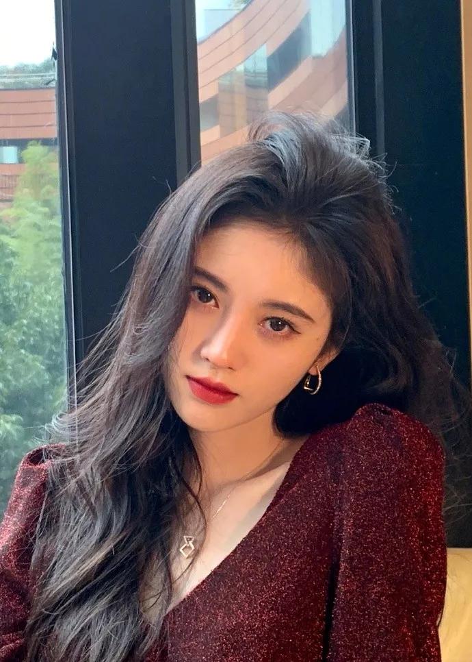 鞠婧祎有没有精修图漂亮,原来鞠婧祎的美貌全靠精修