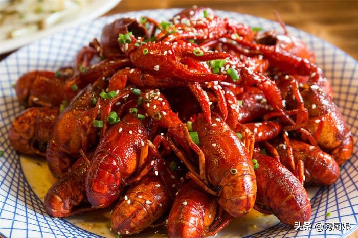 吃虾的时候虾线需要挑出吗,老渔民吃虾挑虾线吗