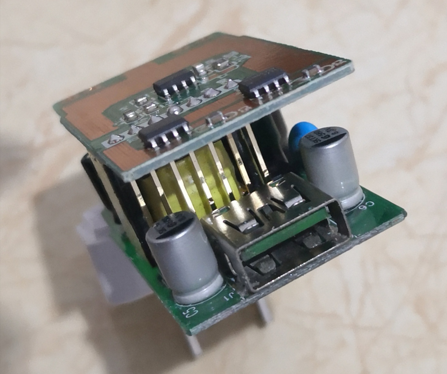 山寨也越来越舍得花成本了！拆解一个高仿的山货OPPO充电头