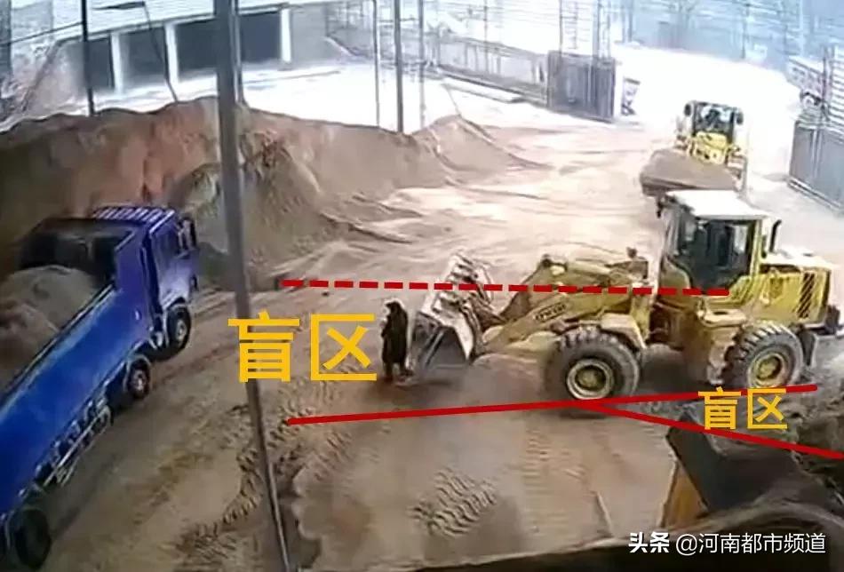 女子被铲车铲进搅拌机后续,女子被铲车铲进搅拌机怎么样了