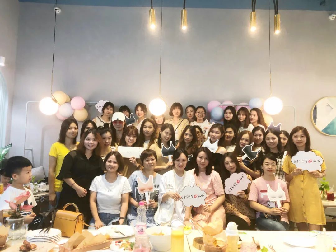 在朋友圈做微商能赚钱吗,朋友圈的微商靠什么赚钱