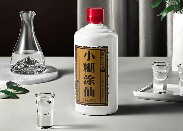 婚礼全场戴红围巾有什么讲究,婚礼喝什么酒比较合适