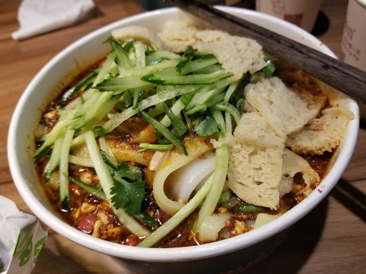 乌鲁木齐好吃的薄凉皮,乌鲁木齐当地人爱吃的凉皮