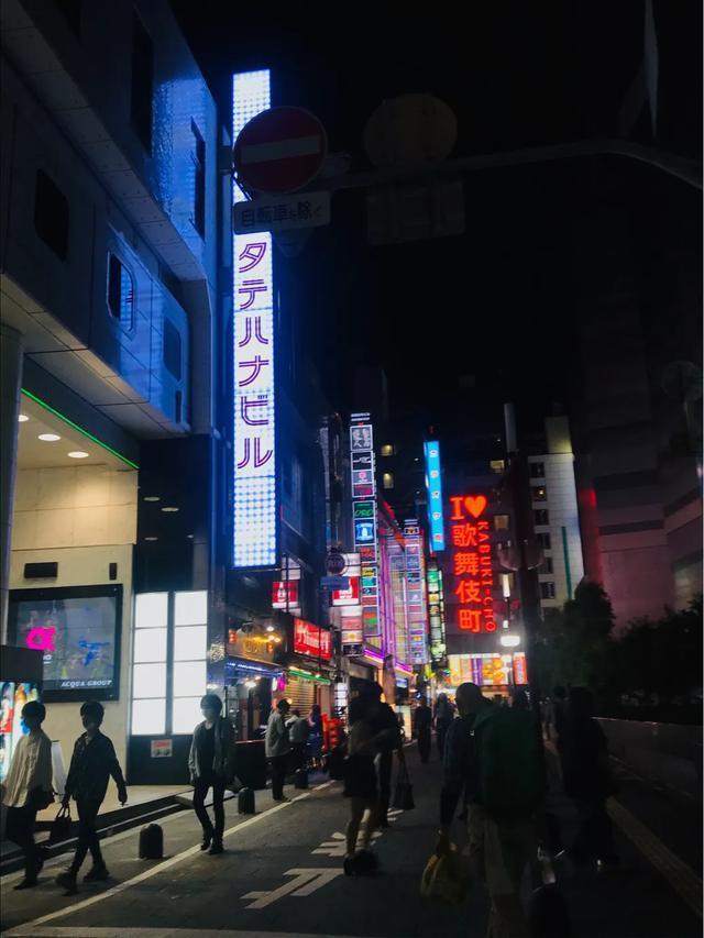 *灯区红**“歌舞伎町”