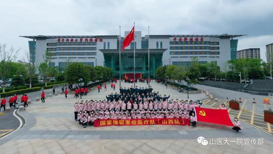 抗疫军队支援湖北,守望相助共抗疫情中国捐赠物资