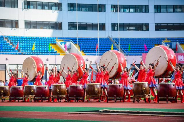 欢歌锣鼓与驰骋赛场背后的浦发故事